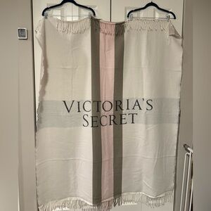 Victoria's Secret Woven Blanket in Cream